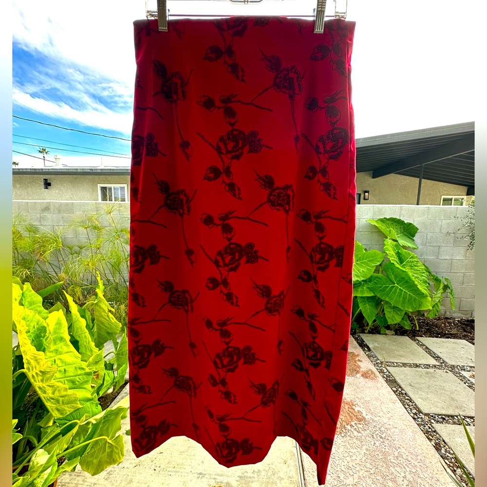 Red and Black Floral Pencil Skirt by Briggs, size 14